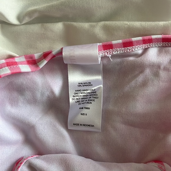 Lauren James gingham bikini 💗 - Picture 4 of 11